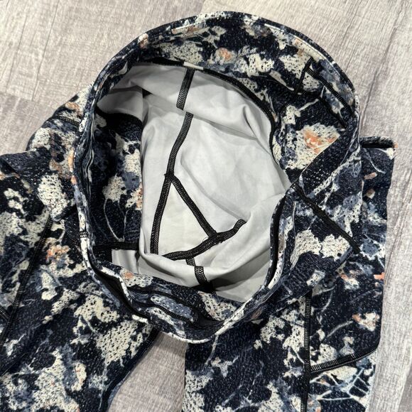 Lululemon Size 4 Speed Up Frozen Floral Crop Leggings Excellent Condition! - Picture 2 of 4